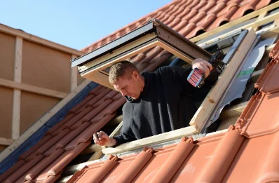 Pose de fenêtres de toit Velux à Levernois